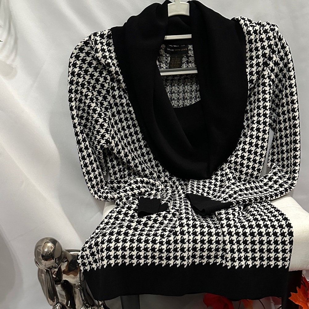 Chic Houndstooth Cowl Neck Sweater